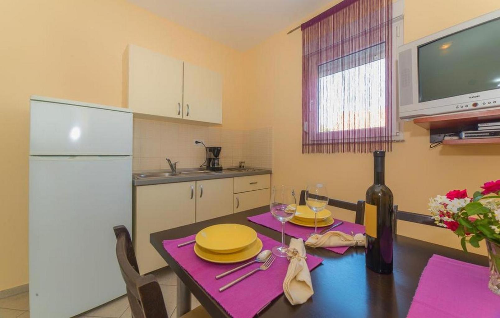 Family Friendly Apartments With A Swimming Pool Pakostane, Biograd - 16666 部屋 写真